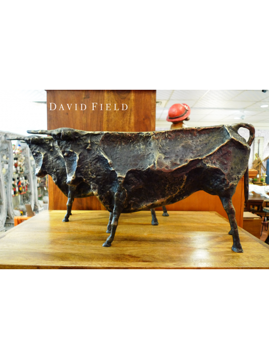 銅雕牛