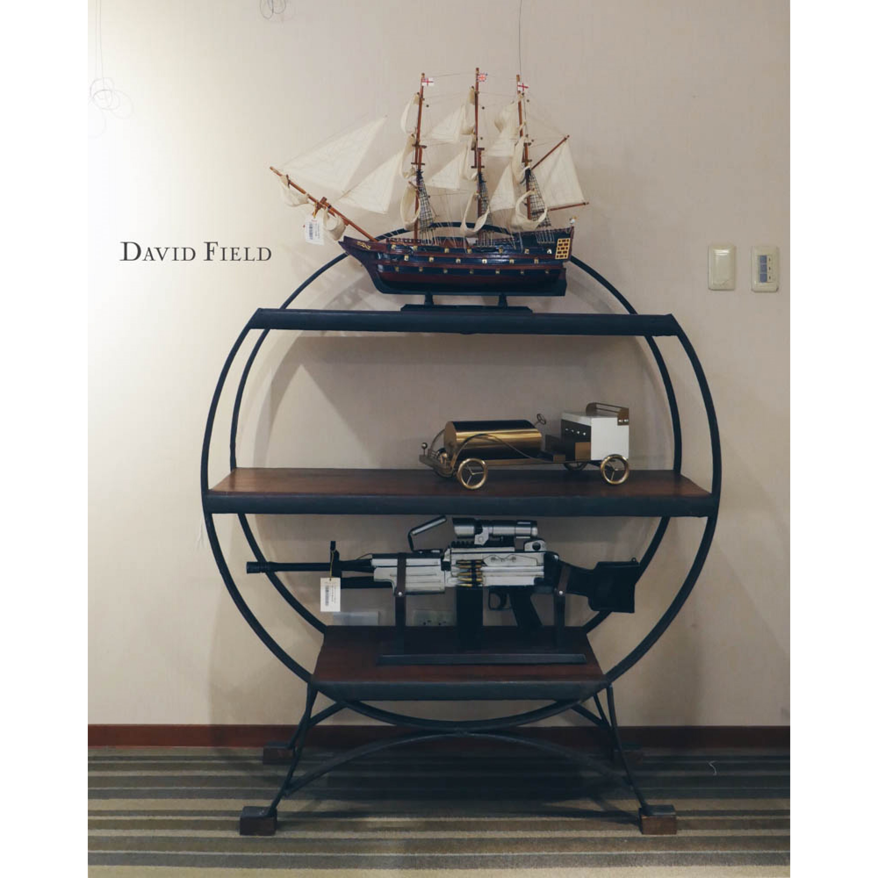 圓弧鍛鐵實木展示櫃